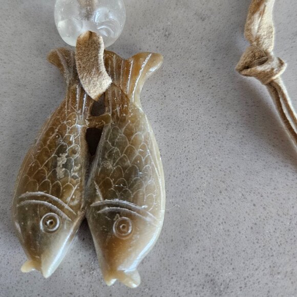 ASIAN NATURAL GREEN & BROWN JADEITE TWO-SIDED FISH PENDANT WITH CHAMOIS NECKLACE - Picture 8 of 16